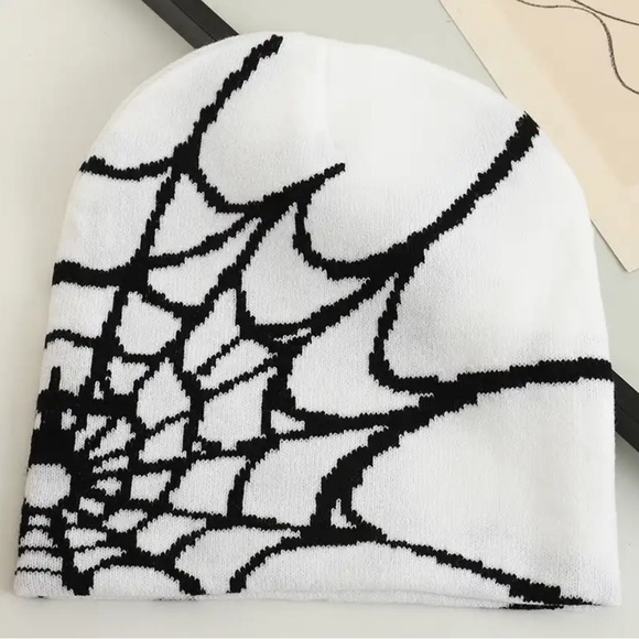 Spider web beanie - Picture 3 of 5